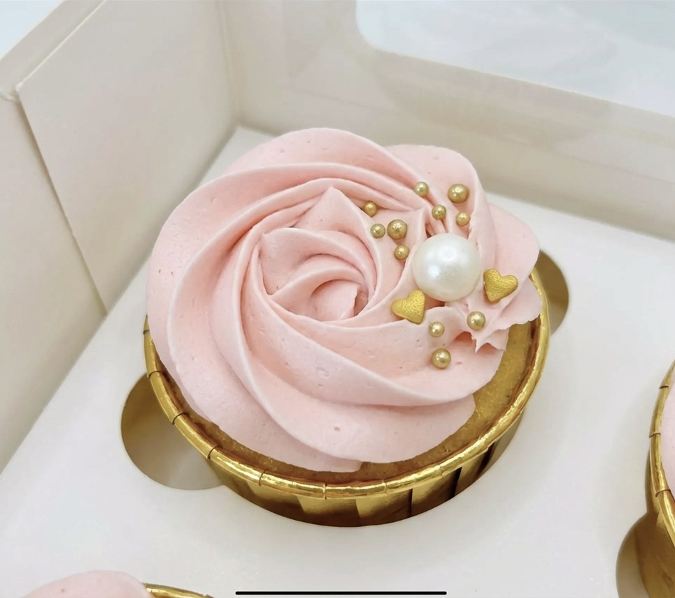 Blush rosette with pearl & gold detail